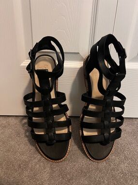 Crown Vintage Black Strappy Gladiator Sandals